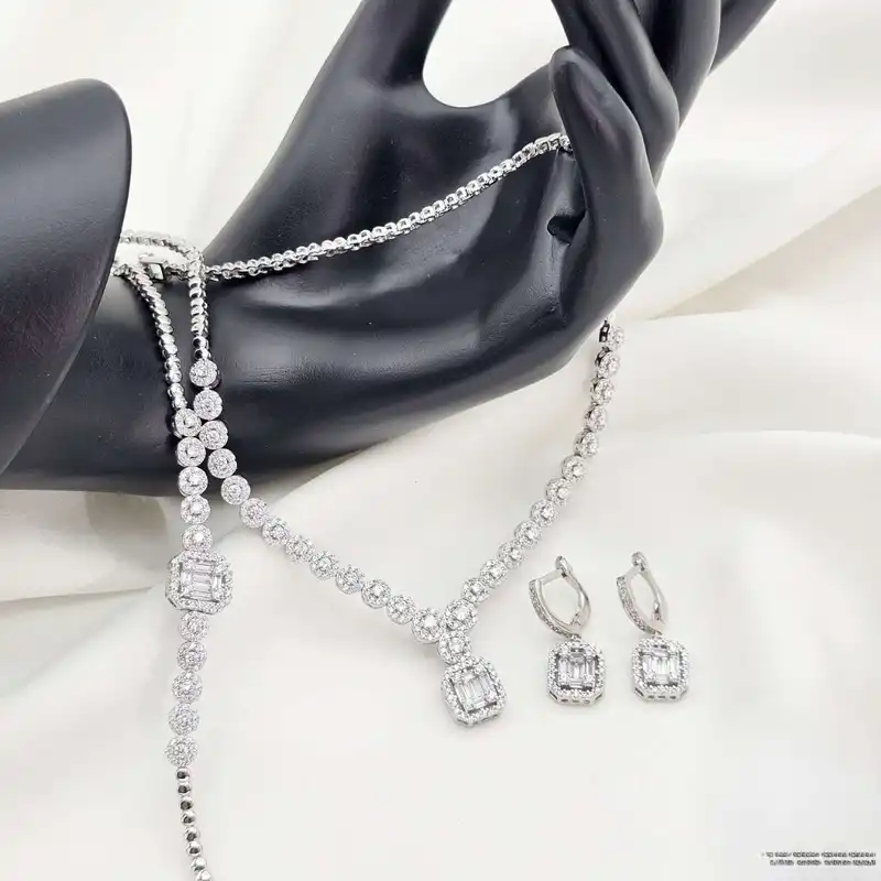 نیم ست نقره زنانه مدل امرالدکات BS 77