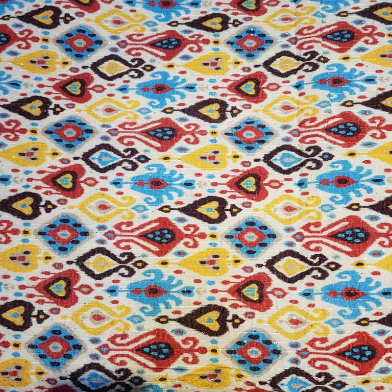 پارچه لباس عرض ۱.۱ متر مدل مخمل باتیک رنگ شیری