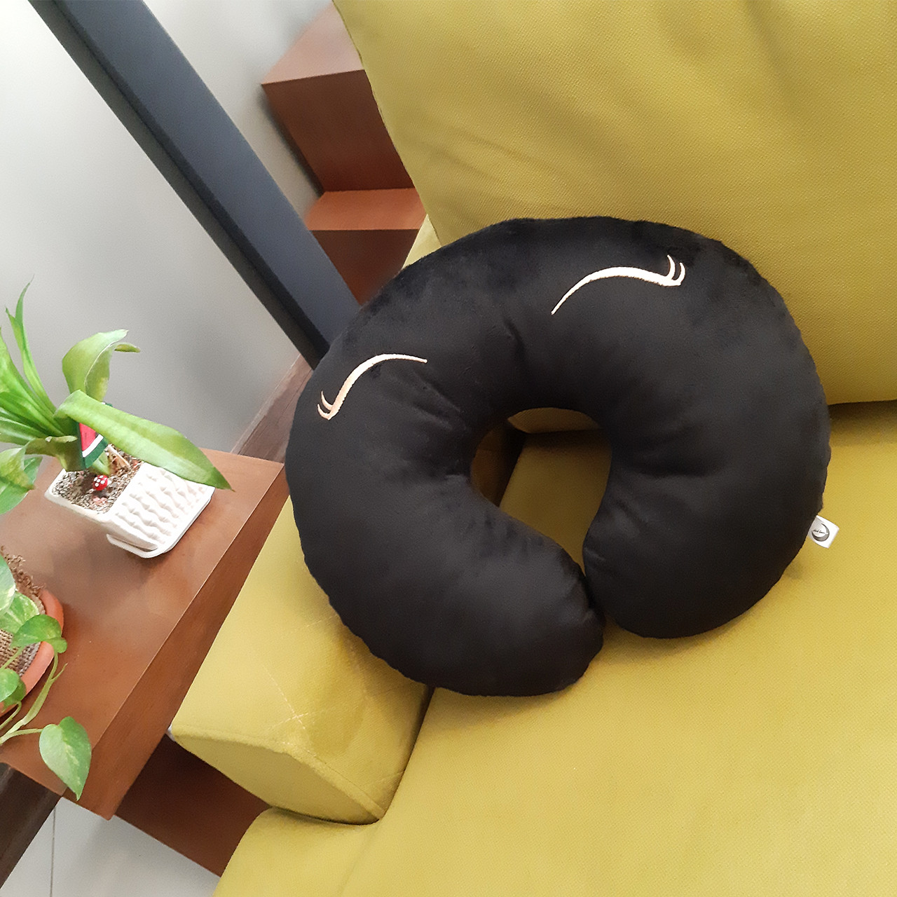 بالش دور گردنی دل لونا طرح چشمک کد 029