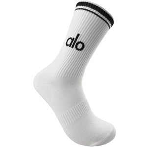 نقد و بررسی جوراب ورزشی ساق بلند زنانه کد 7890 توسط خریداران