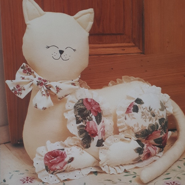 كتاب Make Your Own Soft Toys اثر Gail Attwell انتشارات New Holland