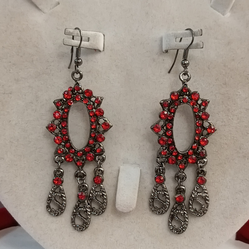 گوشواره زنانه مدل سنتی هندی نگین دار