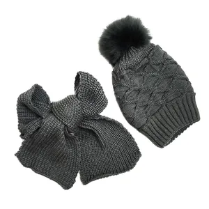 ست کلاه و شال گردن بافتنی بچگانه مدل لوزی رنگ طوسی