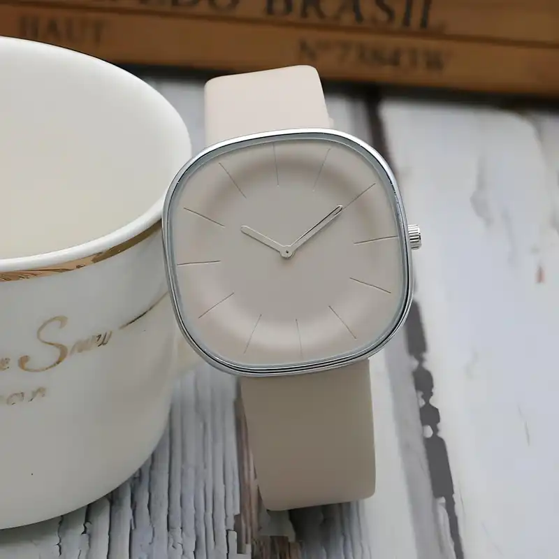 ساعت مچی عقربه ای مدل کلاسیک بند چرم کد 1