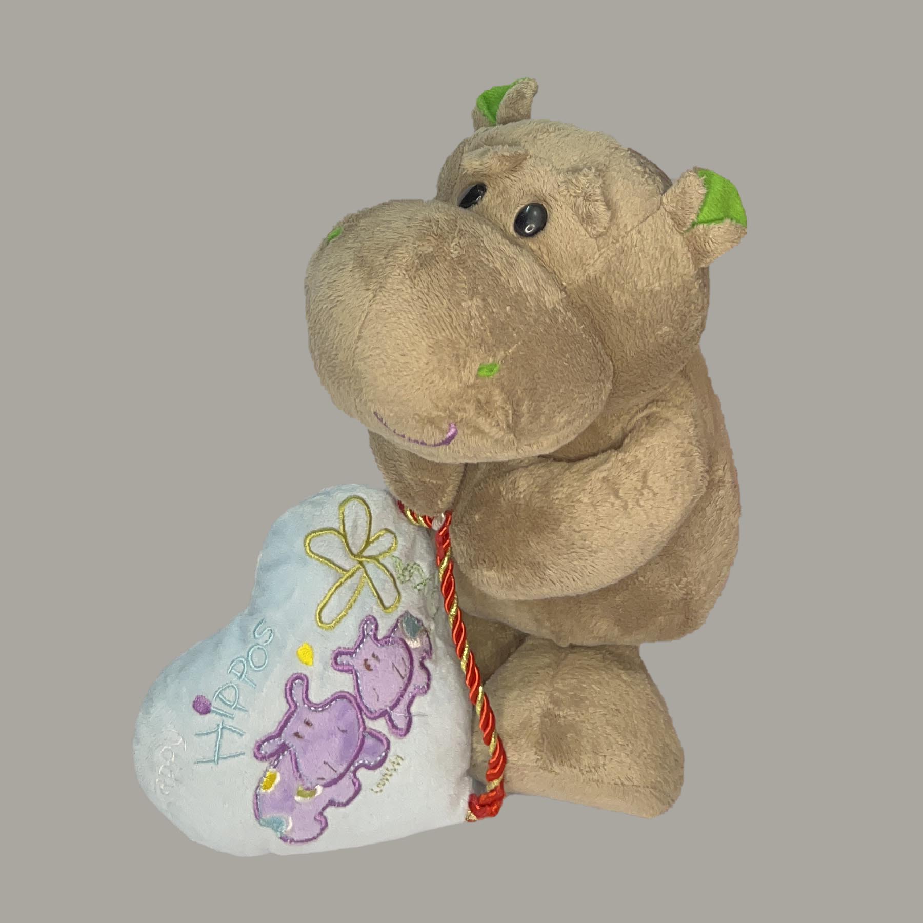 عروسک طرح اسب آبی مدل Hippo with Love Balloon کد SZ10/1019  ارتفاع 32 سانتی‌متر