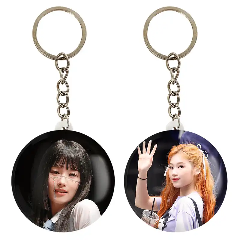 جاکلیدی خندالو مدل سانا گروه توایس TWICE کد 1992119918 مجموعه 2 عددی