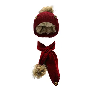 ست کلاه و شال گردن بافتنی بچگانه مدل SA رنگ زرشکی