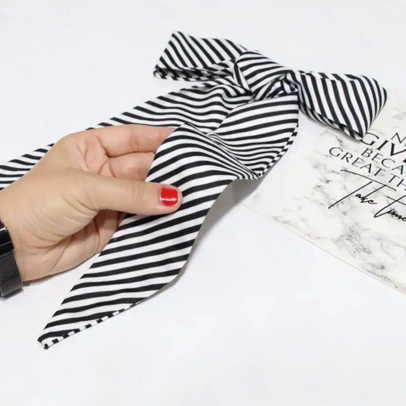 دستمال سر و گردن زنانه مدل باندانا راه راه کد 8030