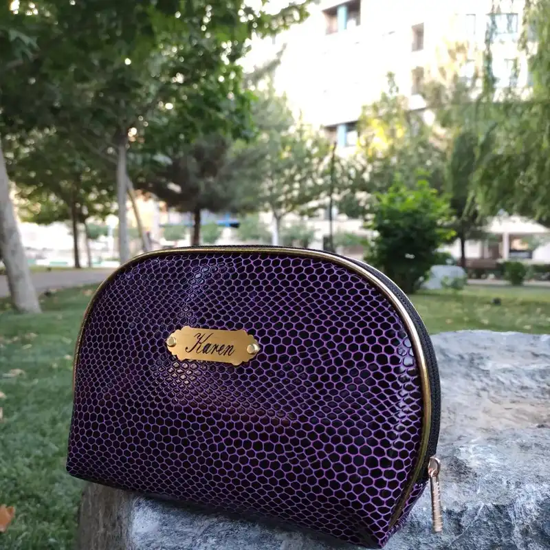 کیف لوازم آرایش زنانه مدل نیمگرد ورنی