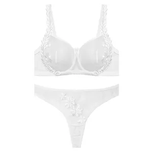 ست شورت و سوتین زنانه مکسوریا مدل توری گل برجسته یونانی کد 02251