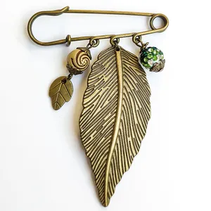 گل سینه زنانه مدل پاییز