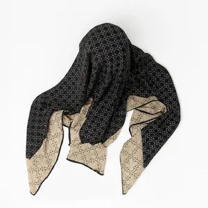 روسری زنانه آکر مدل گل دار