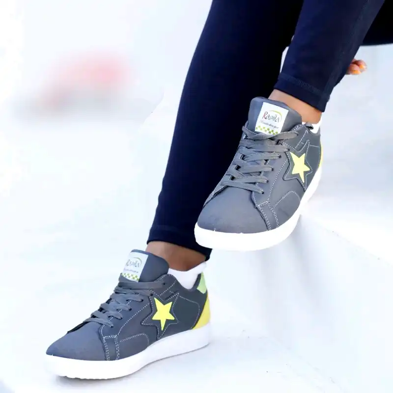 کفش پیاده روی زنانه رامیلا کد p.t رنگ طوسی