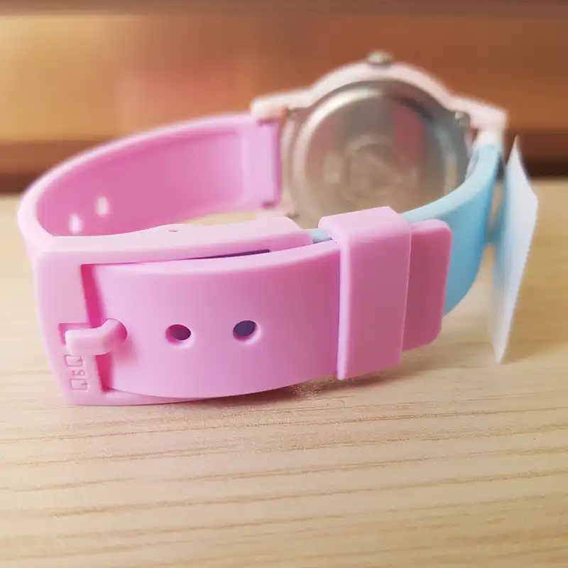 ساعت مچی عقربه ای دخترانه کیو اند کیو مدل vs49j003y