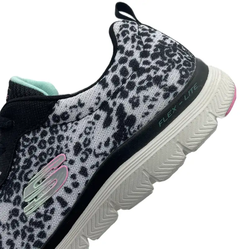 کفش پیاده روی زنانه اسکچرز مدل SN149572-WBK