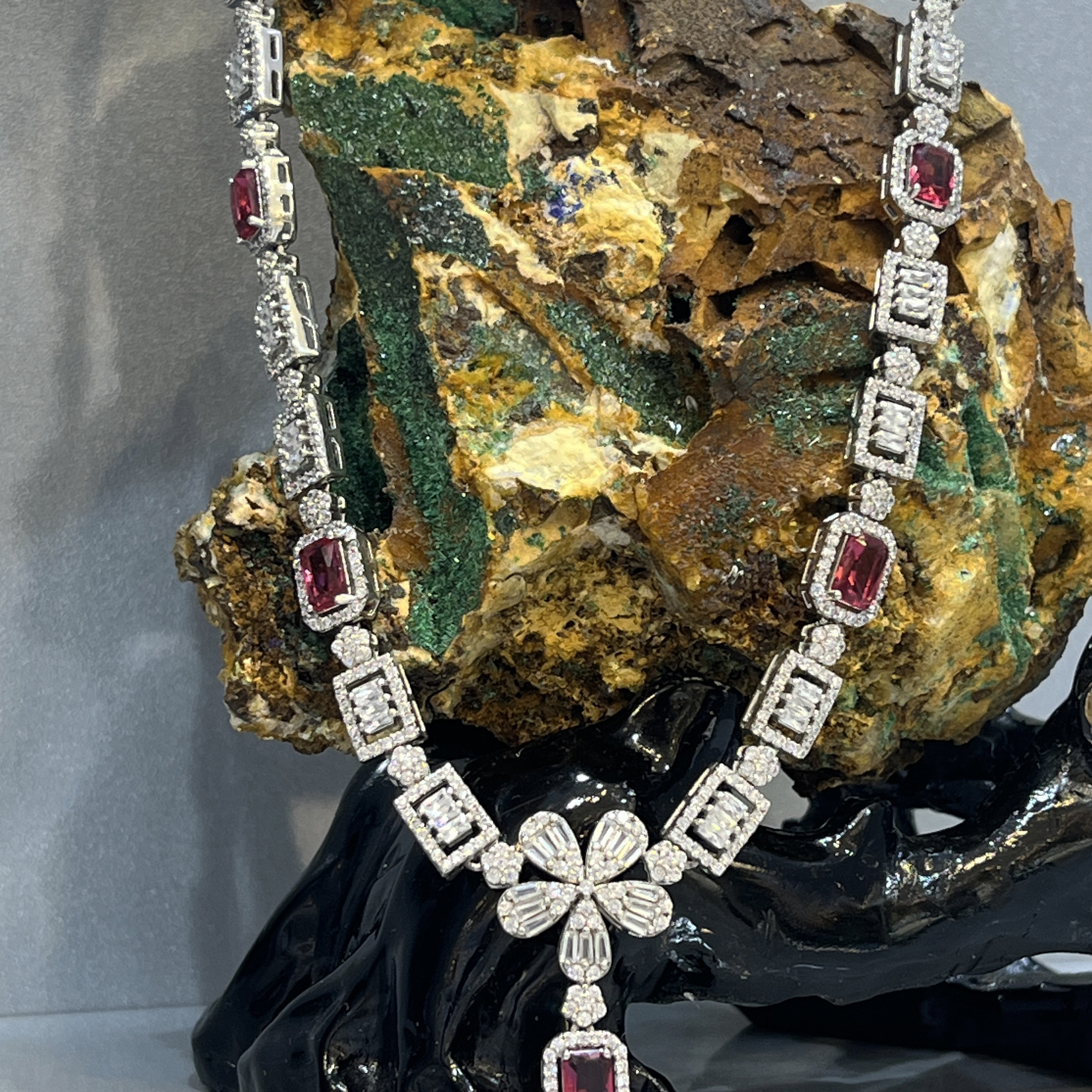 نیم ست نقره زنانه مدل جواهری مزین به نگین های اتریشی و روکش آب رادیوم 0013