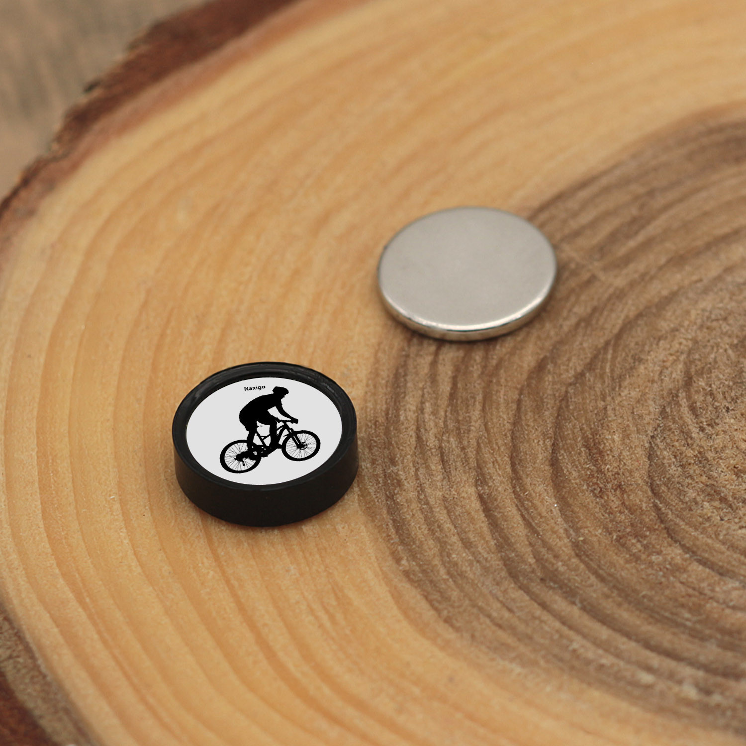 پیرسینگ گوش ناکسیگو مدل شب تاب طرح دوچرخه سواری کد PM6704 پیرسینگ گوش ناکسیگو مدل شب تاب طرح دوچرخه سواری کد PM6704