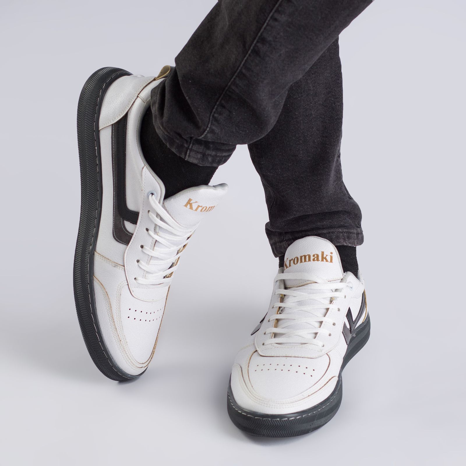 کفش روزمره مردانه کروماکی مدل km9070