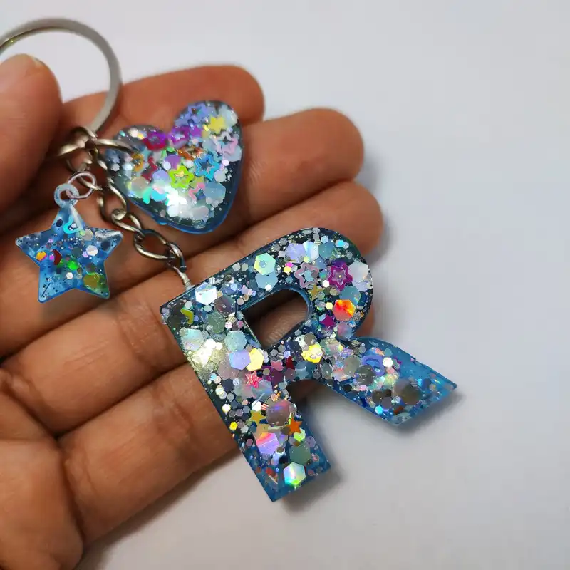 جاکلیدی مدل حرف ار r R طرح اکلیل درشت هفت رنگ