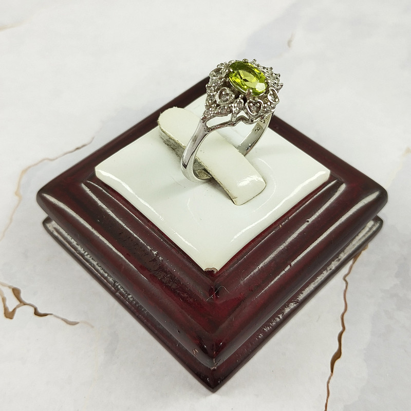 انگشتر نقره زنانه سلین کالا مدل زبرجد کد 24 انگشتر نقره زنانه سلین کالا مدل زبرجد کد 24