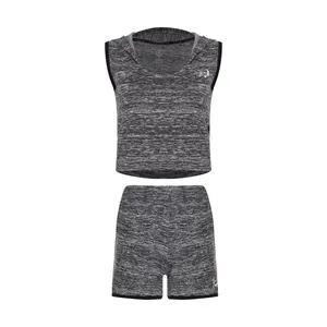 ست تاپ و شلوارک ورزشی زنانه پاتیک مدل کلاه دار 18822