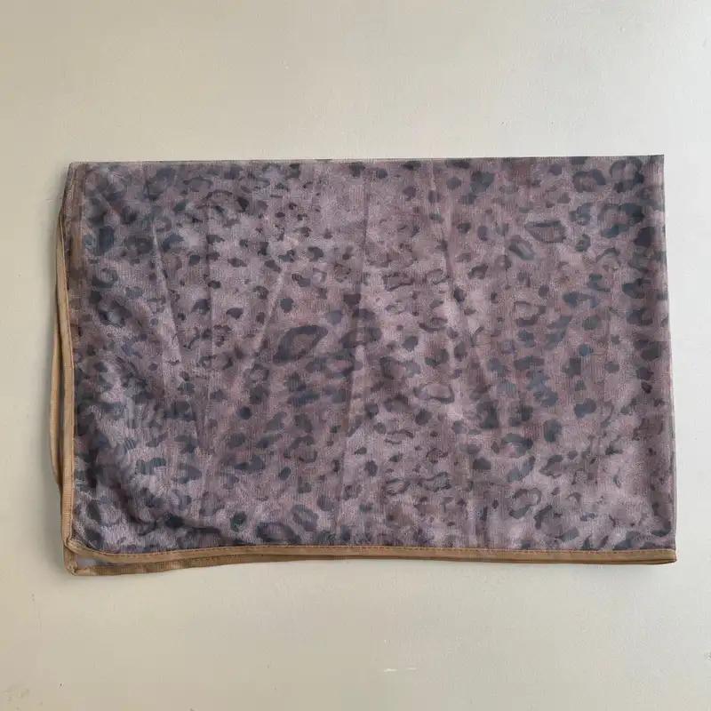 شال زنانه مدل توری پلنگی نوار دوزی شده  کد 2