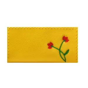   جای دستمال کاغذی چرمی طرح جیبی مدل گلدوزی لاله2