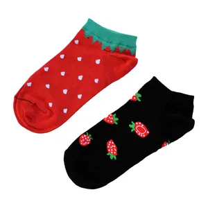 جوراب ساق کوتاه دخترانه مدل توت فرنگی
