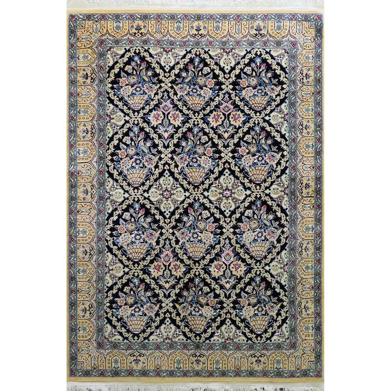 فرش دستبافت سه متری مدل دسته گلی نایین 9لا کد 724 فرش دستبافت سه متری مدل دسته گلی نایین 9لا کد 724