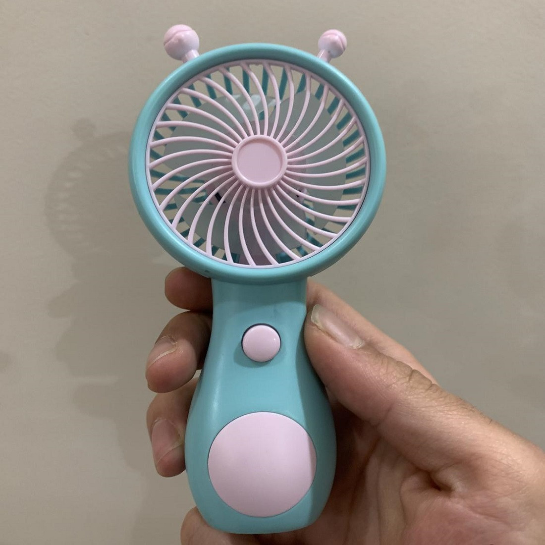 پنکه دستی مدل عروسکی شارژی پنکه دستی مدل عروسکی شارژی