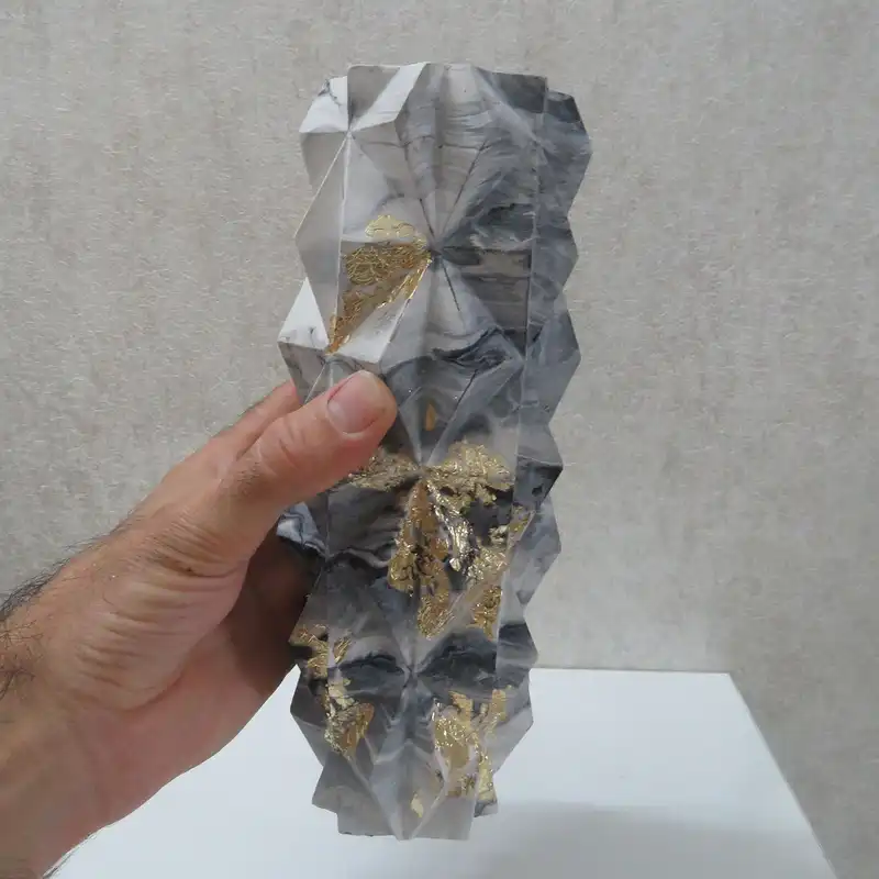 گلدان دکوری مدل سنگی طرح هرمی کد 902