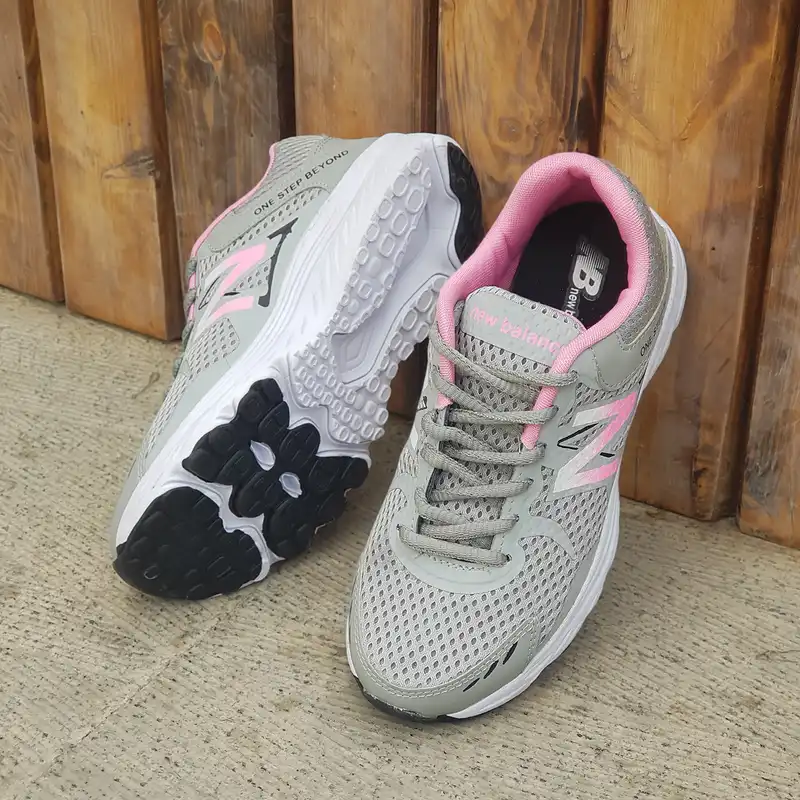 کفش پیاده روی زنانه مدل نیو رنگ طوسی