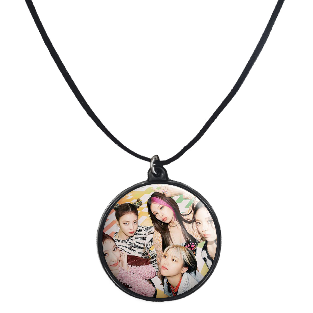 گردنبند پرمانه طرح گروه موسیقی ایتزی کد pmb.13191 مدل دو طرفه