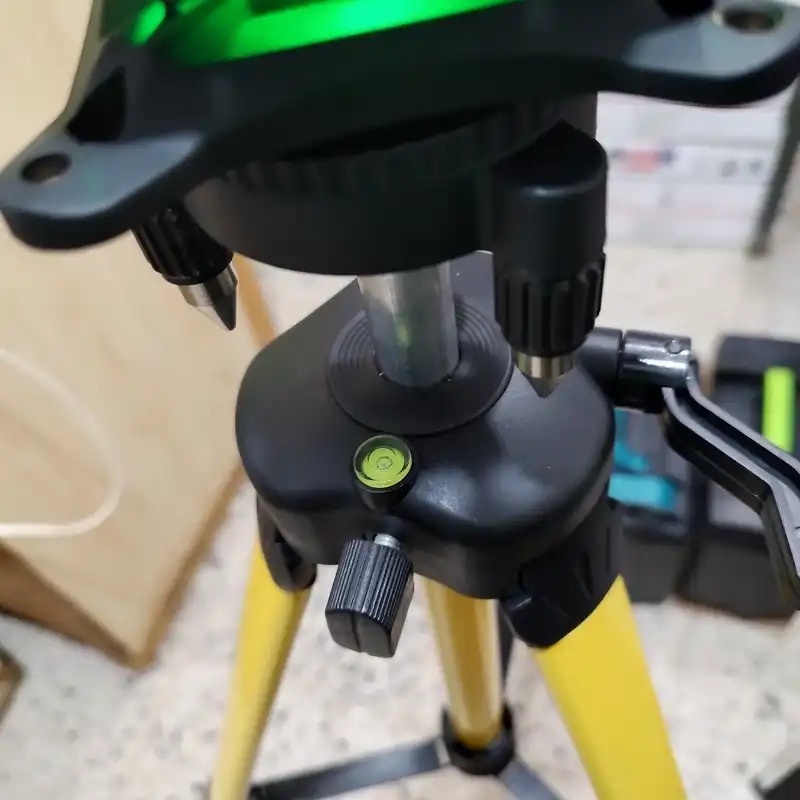 تراز لیزری ماکیتا مدل BYT-LL4D