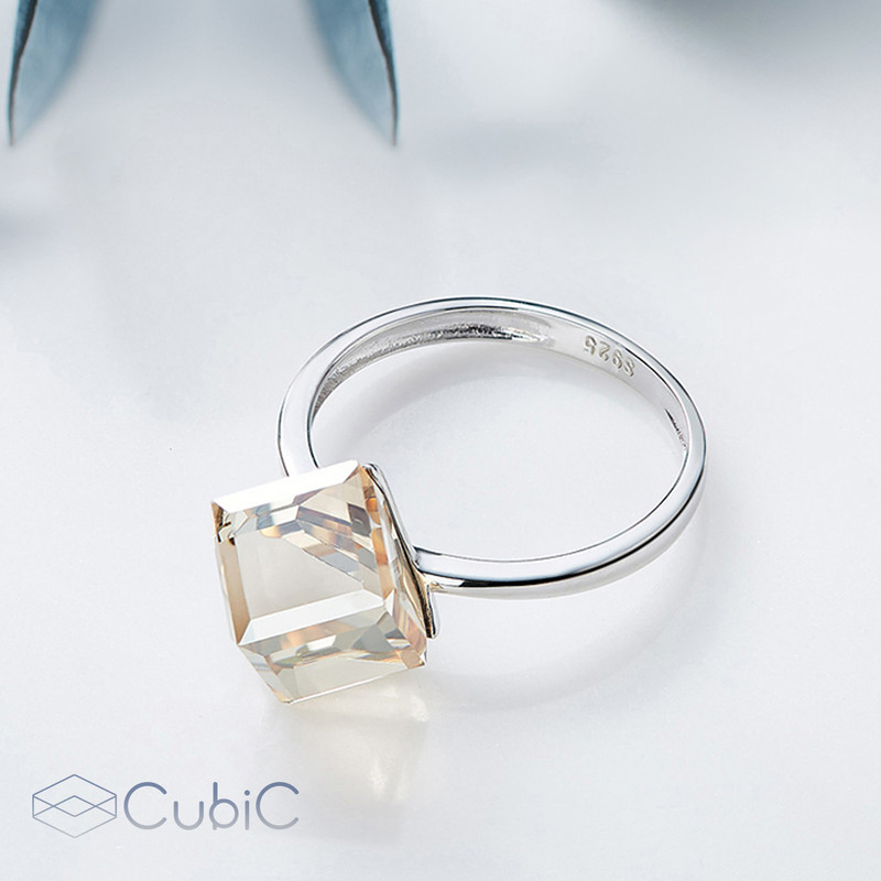 انگشتر نقره زنانه کوبیک مدل QR-33355 انگشتر نقره زنانه کوبیک مدل QR-33355