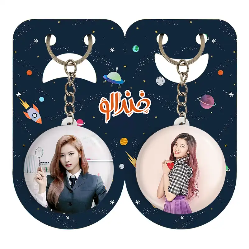 جاکلیدی خندالو مدل سانا گروه توایس TWICE کد 1992219917 مجموعه 2 عددی