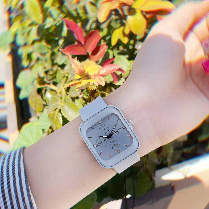 ساعت مچی عقربه ای بولون مدل تک موتوره