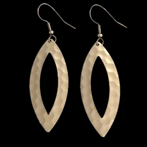 گوشواره زنانه مدل برگ عروسکی