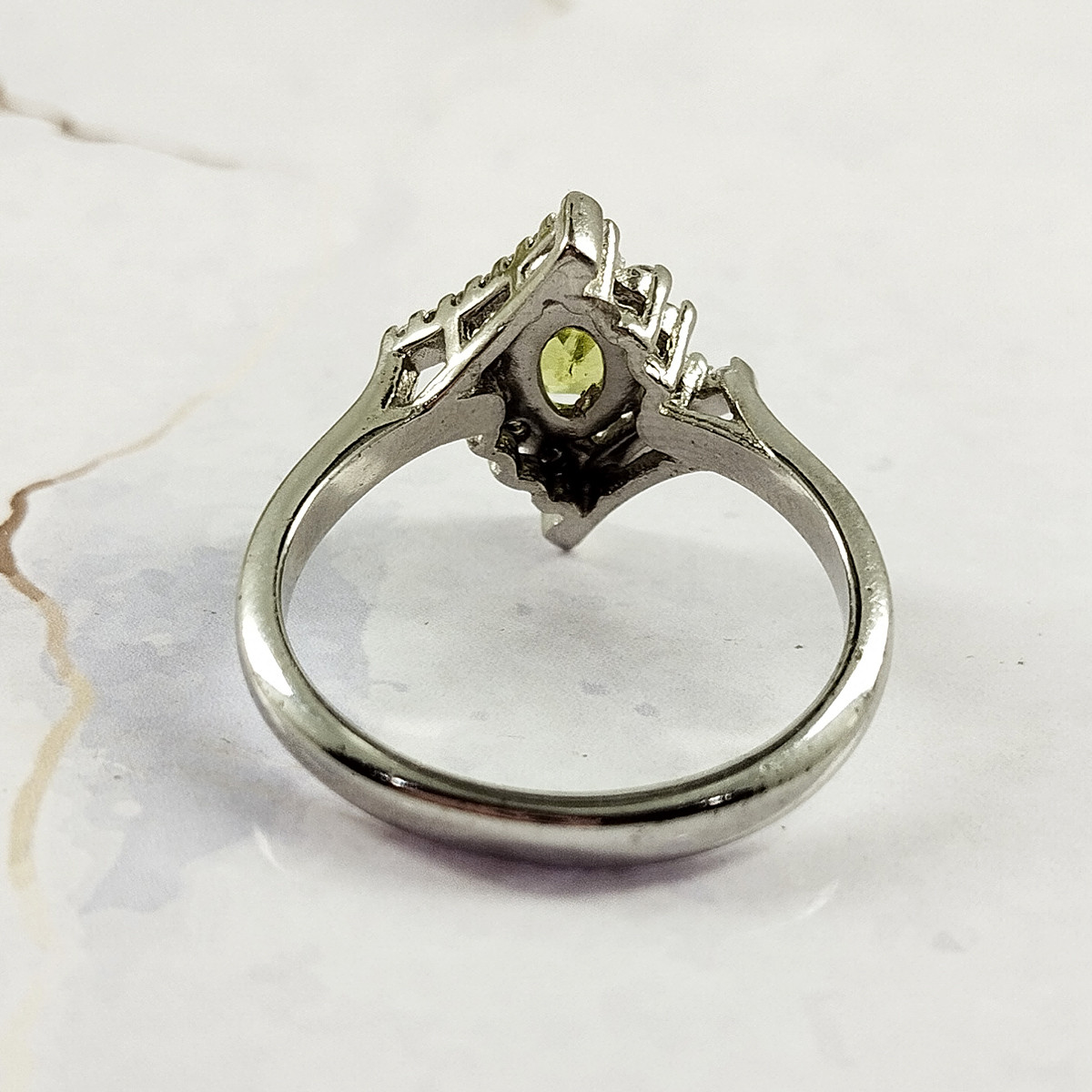 انگشتر نقره زنانه سلین کالا مدل زبرجد کد 27 انگشتر نقره زنانه سلین کالا مدل زبرجد کد 27