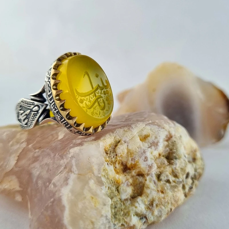 عکس شماره 4 : انگشتر نقره مردانه ملک زیور مدل سوره کوثر عقیق شرف الشمس طرح یا زینب کد 4112