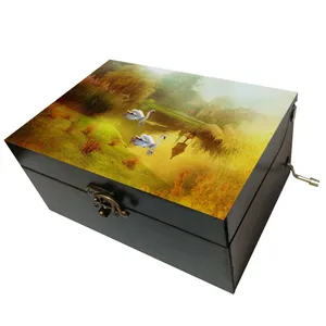 جعبه موزیکال مدل هندلی طرح نقاشی منظره روستا قو رودخانه کد T1120
