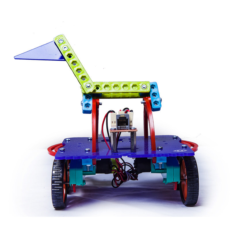 ربات اسپروز مدل فوتبالیست و جنگجو