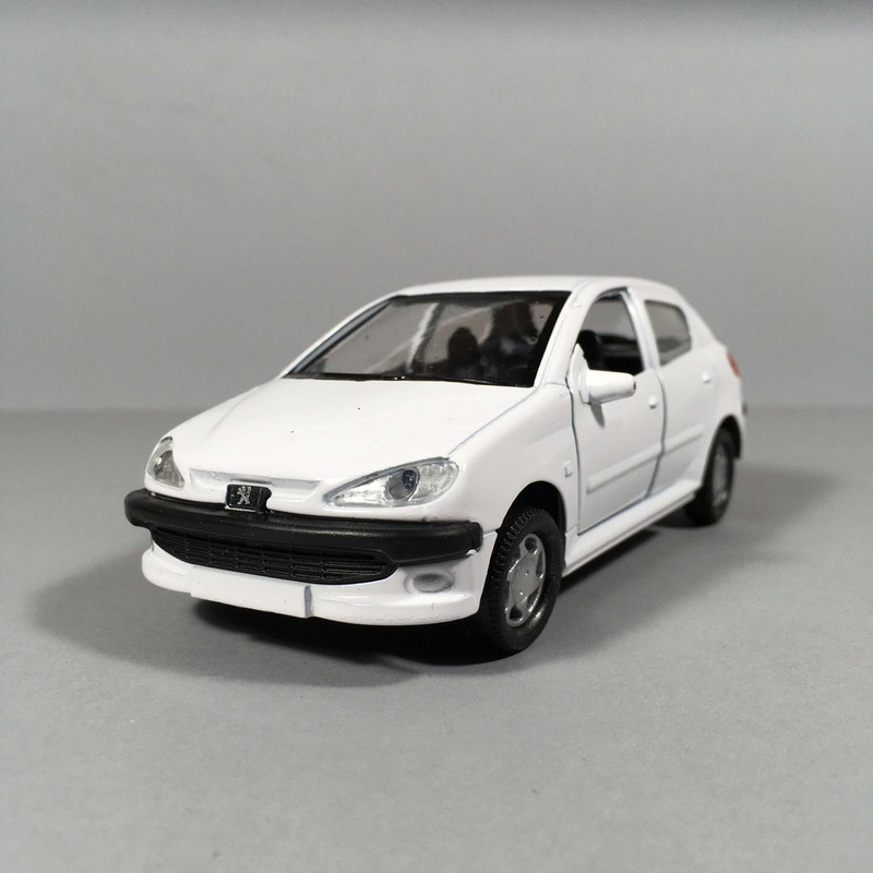 ماشین بازی طاها مدل پژو 206