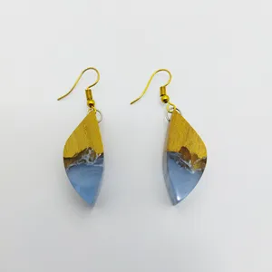 گوشواره زنانه مدل رزین و چوب کد E1.1