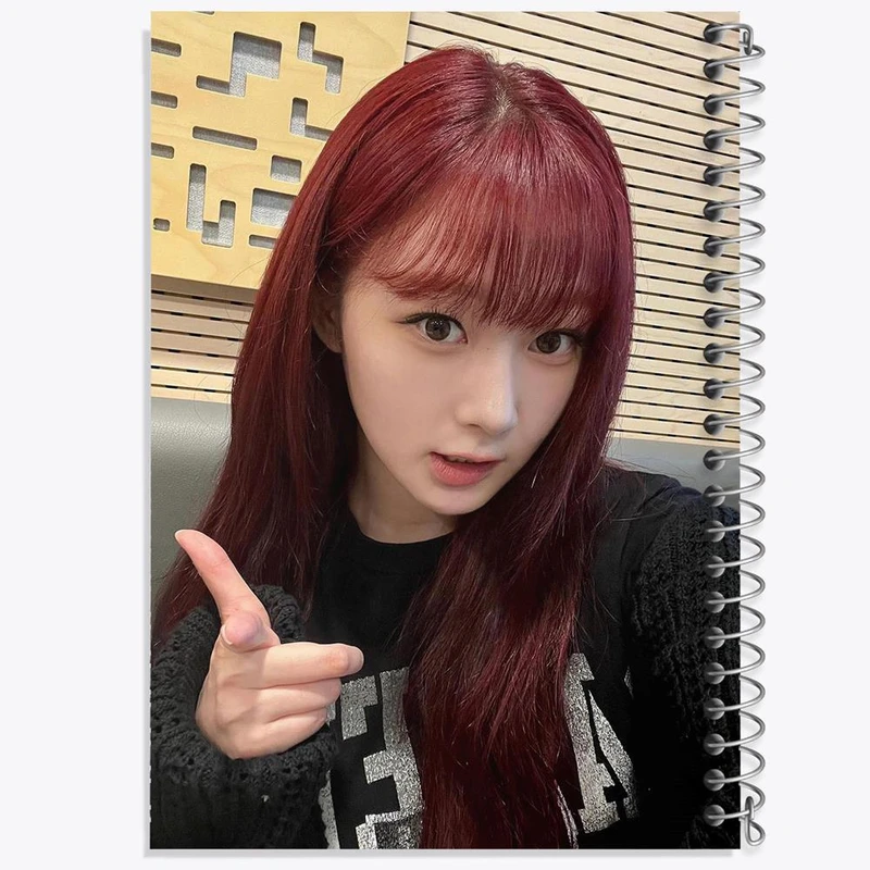 دفتر مشق 100 برگ خندالو طرح جیزل گروه گروه آسپا Aespa کد 19703