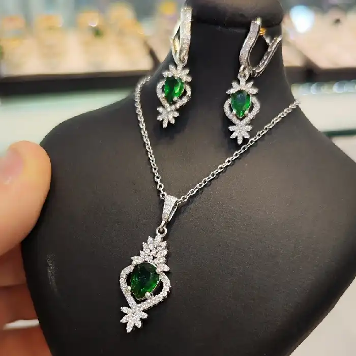 نیم ست نقره زنانه مدل سنگ زمرد کد 4520