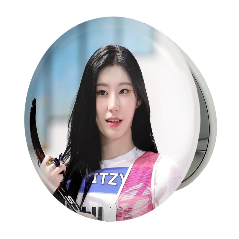 آینه جیبی خندالو طرح چریونگ گروه ایتزی ITZY مدل تاشو کد 20176 