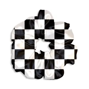 کش مو زنانه مدل اسکرانچی طرح شطرنجی