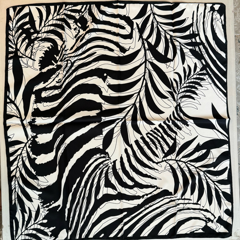 روسری زنانه طرح برگدار