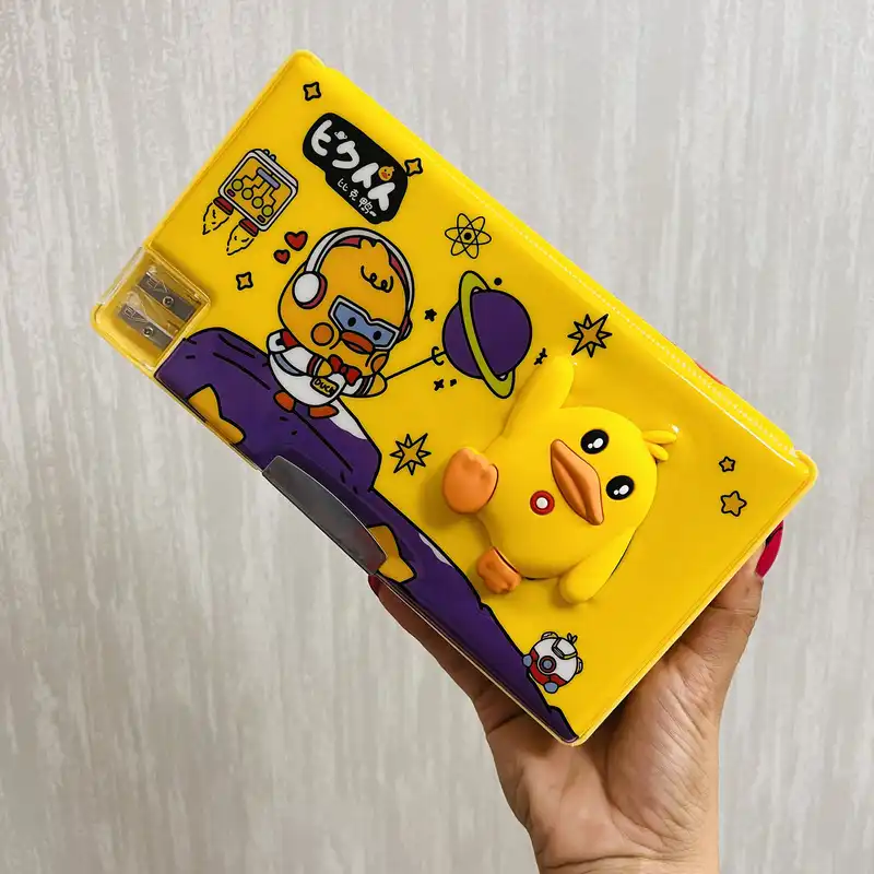 جامدادی مدل مگنتی اسکویشی طرح جوجه فضانورد 3